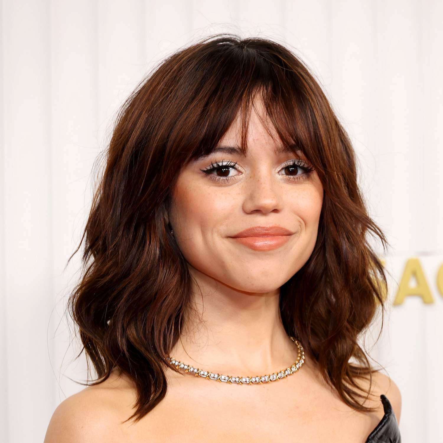 Jenna Ortega with a tousled cub-cut lob and feathery fringe.