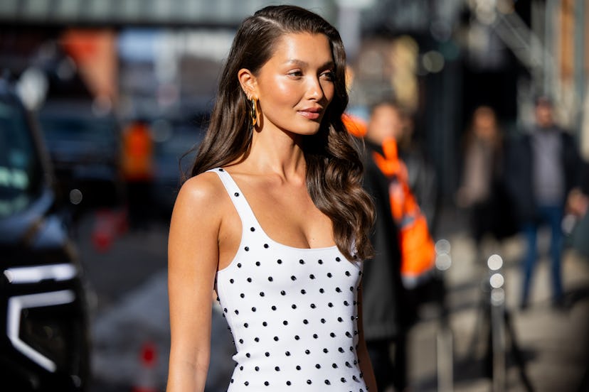 A minimalist side-parted bob tucked behind the ear, showcasing a clean and modern aesthetic.