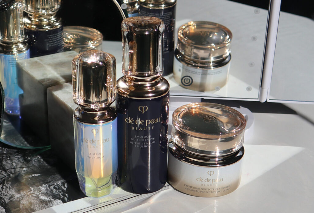 Side profile of the Clé de Peau Beauté Intensive Night Emulsion bottle.